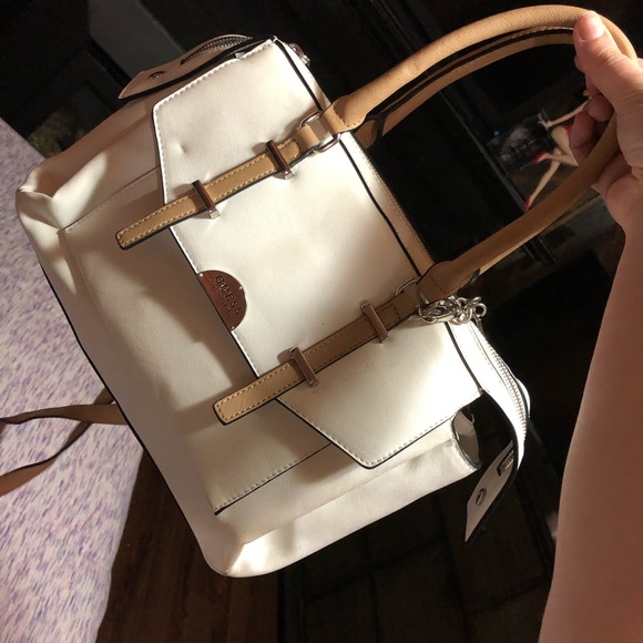 Guess purse - Picture 2 of 3